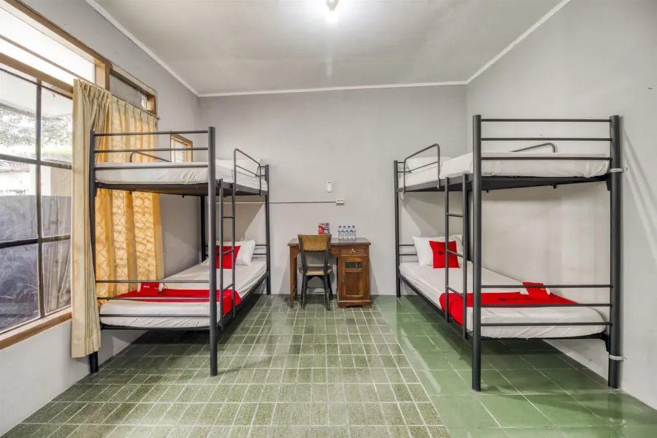Reddoorz Hostel Near Adisucipto Airport Yogyakarta Kalasan Dış mekan fotoğraf